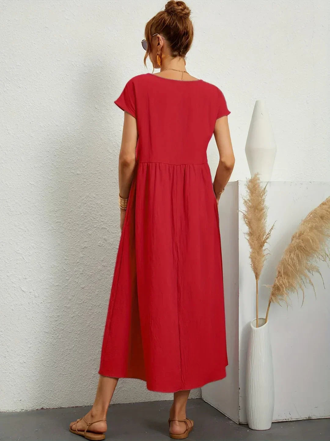 Lucyna - Midi sukienka w płynnej elegancji ponadczasowej