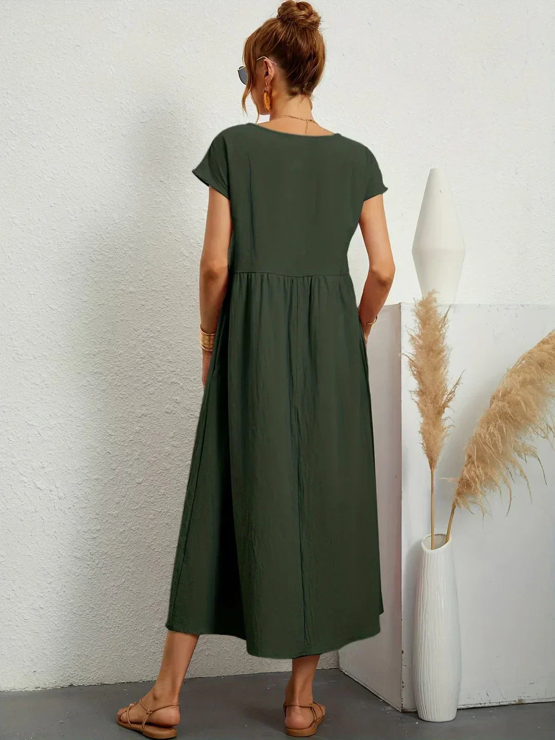 Lucyna - Midi sukienka w płynnej elegancji ponadczasowej