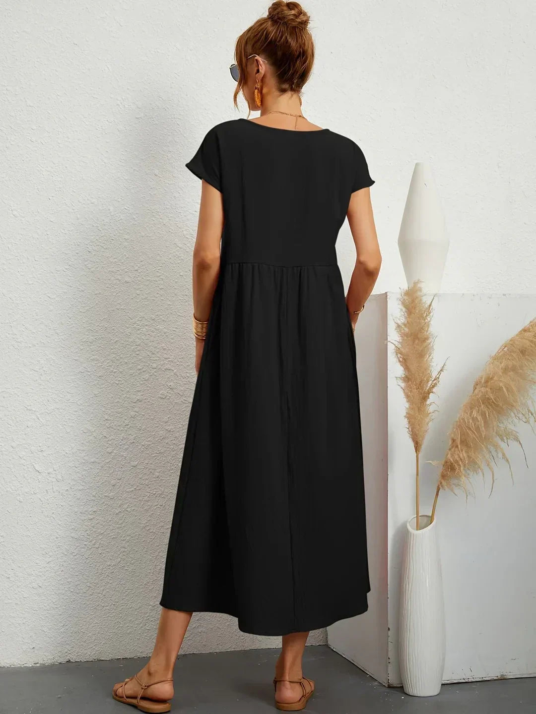 Lucyna - Midi sukienka w płynnej elegancji ponadczasowej
